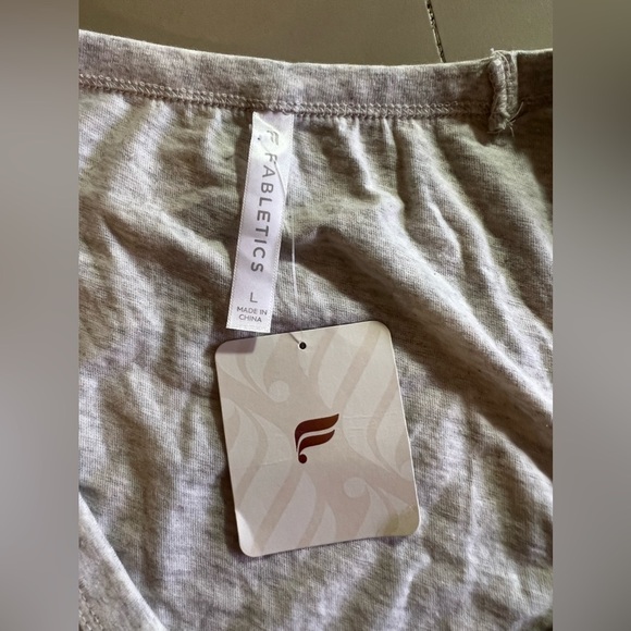 Fabletics grey  Oatmeal Side Slit Activewear Tank Top Women's Size Large - Picture 9 of 12